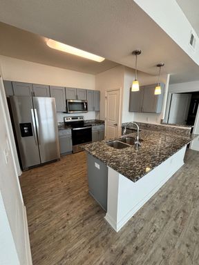 PRELEASING - 2BR/2BA - 2ND FLOOR - All utilities included – photo 1
