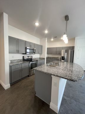 4BR/2.5BA Townhome - All Utilities Included w/ 2 Car Garage & Fenced in Yard – photo 1
