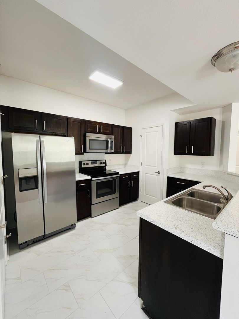 Little Rock Apartment: 30 Ayla Dr