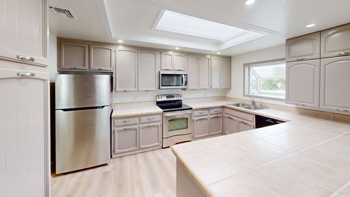 Spacious 3 Bedroom, 2.5 Bathroom Home with Sunroom in Coronado's Village – photo 1