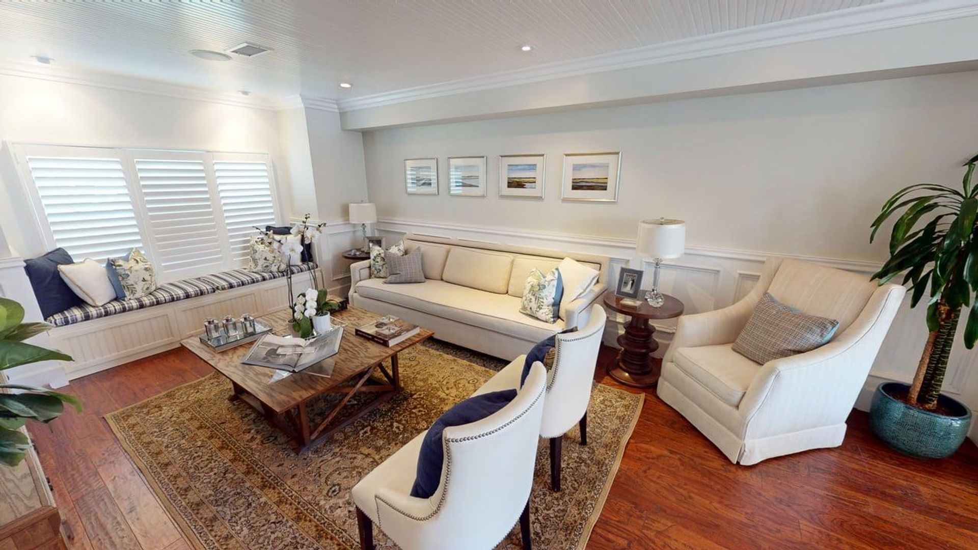 Coronado Apartment: 810 A Ave