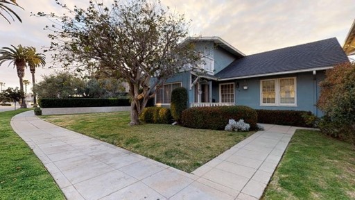 One Block from Coronado's Famous Beaches. Prices vary by month, contact us for pricing and availability – photo 1