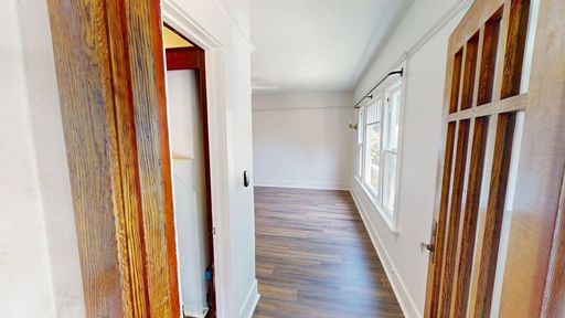 Upstairs One Bed One Bath at the Charming Vanderbilt Apartments!