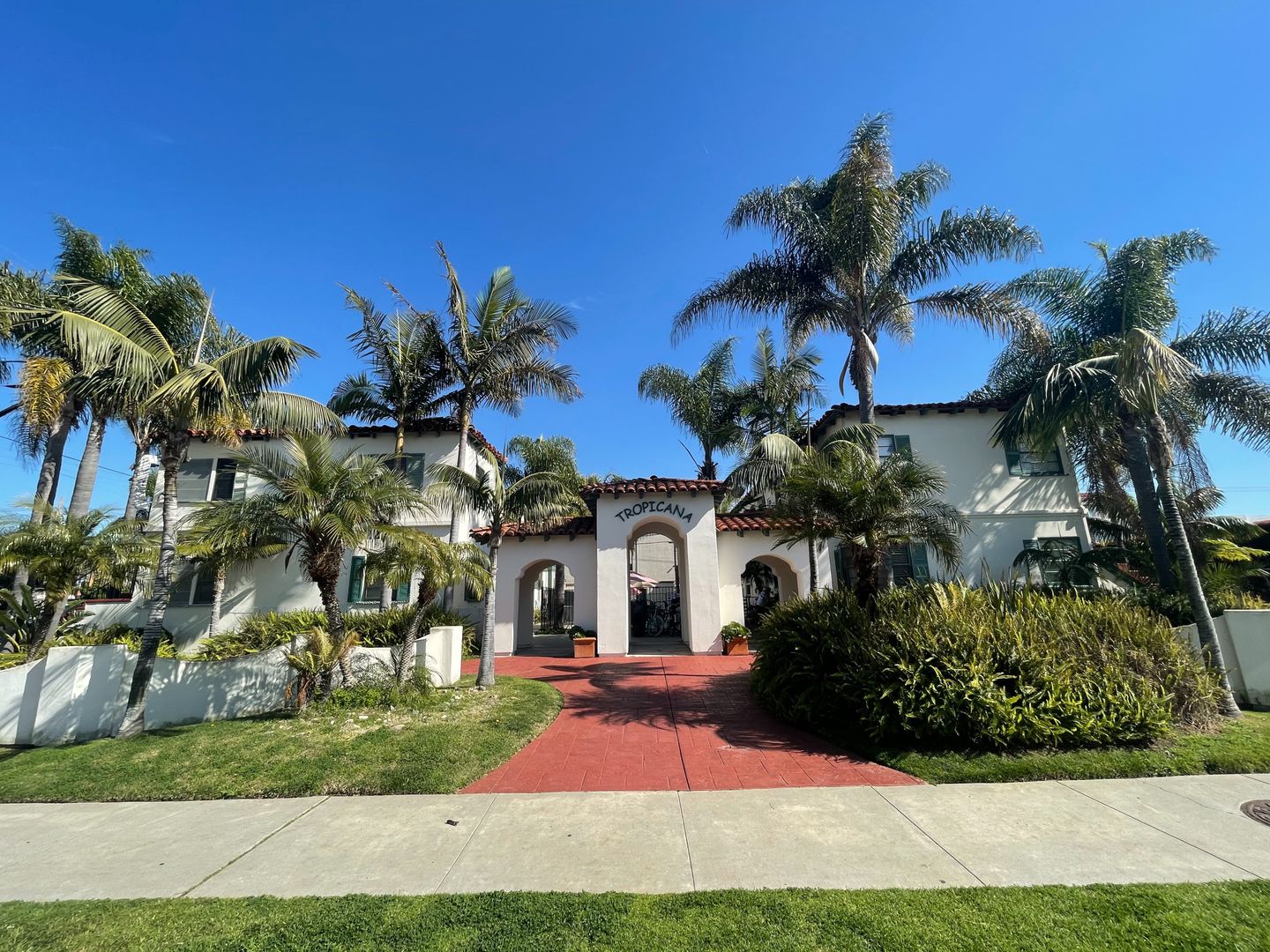 Coronado Apartment: 215 D Avenue
