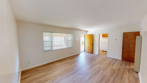 Spacious 1 Bedroom Apartment - 1.5 Blocks to Beach and Orange Ave