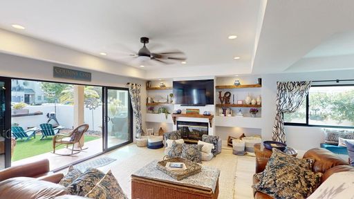 Beach Living - Beautiful Beach home walking distance to Orange Ave and Hotel Del – photo 1