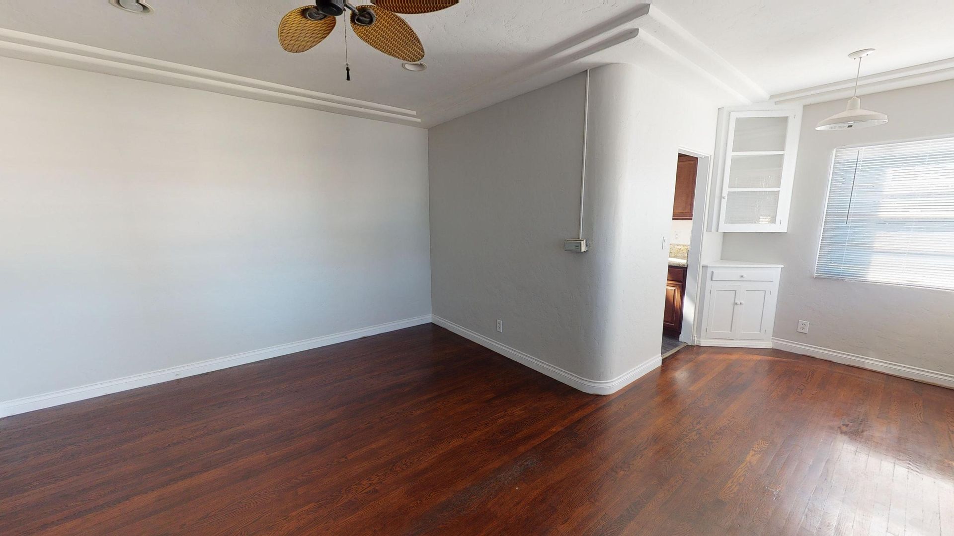 Coronado Apartment: 215 D Avenue