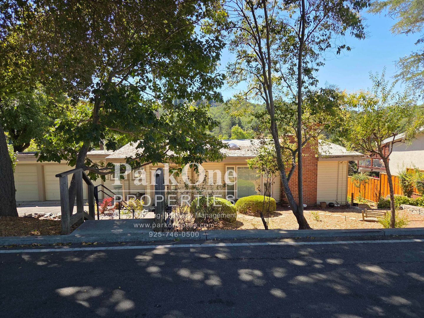 Lafayette House: 755 Solana Drive