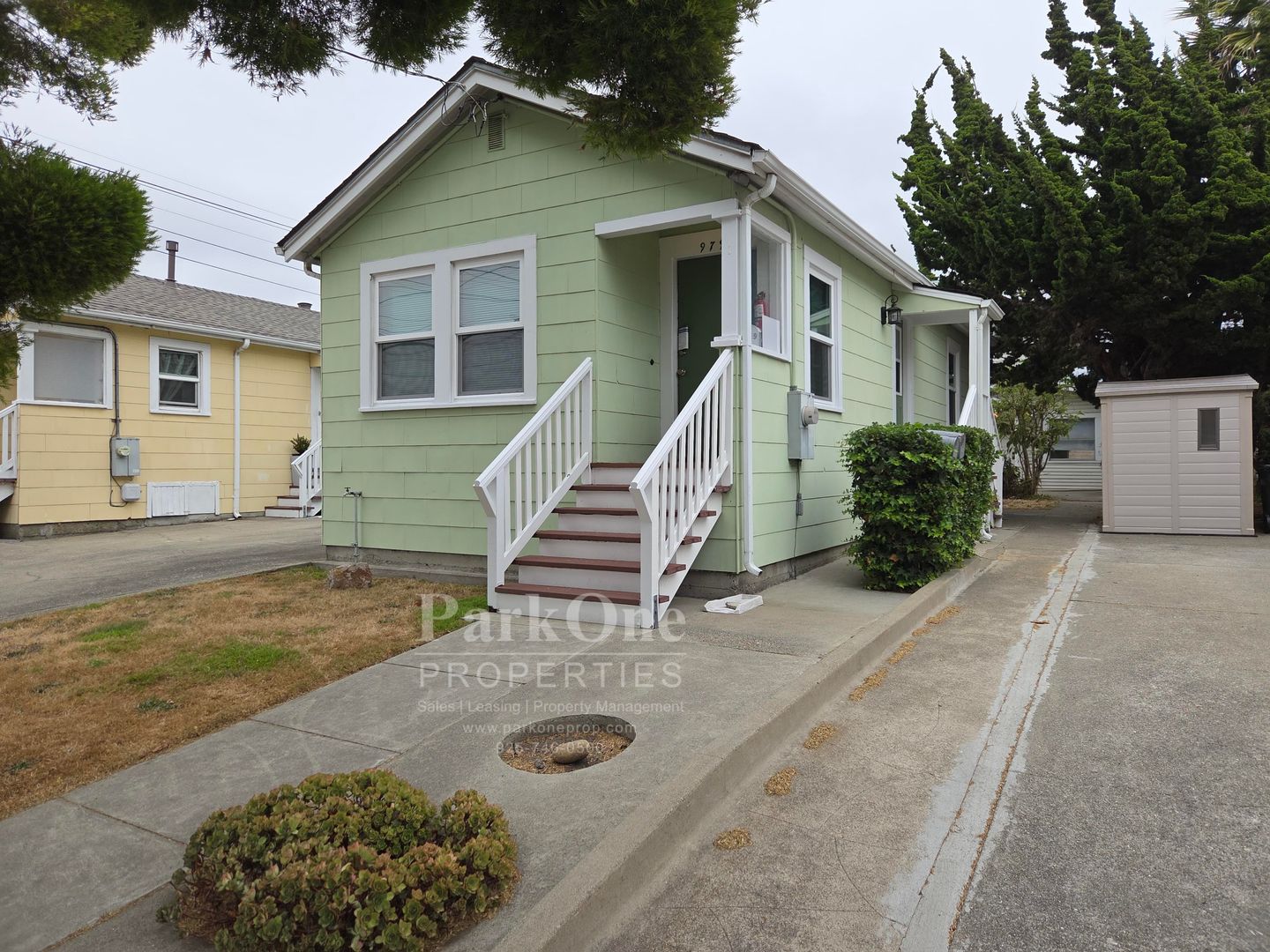Albany Apartment: 979 Stannage Ave