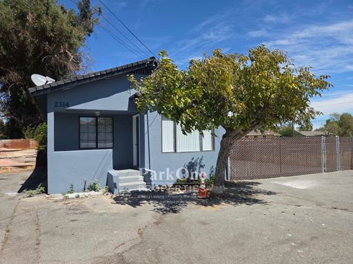 Cute 2 Bed 1 Bath Home With Fenced Side Yard