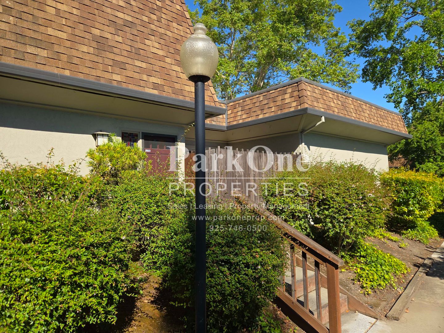 Walnut Creek House: 1817 Holland Dr