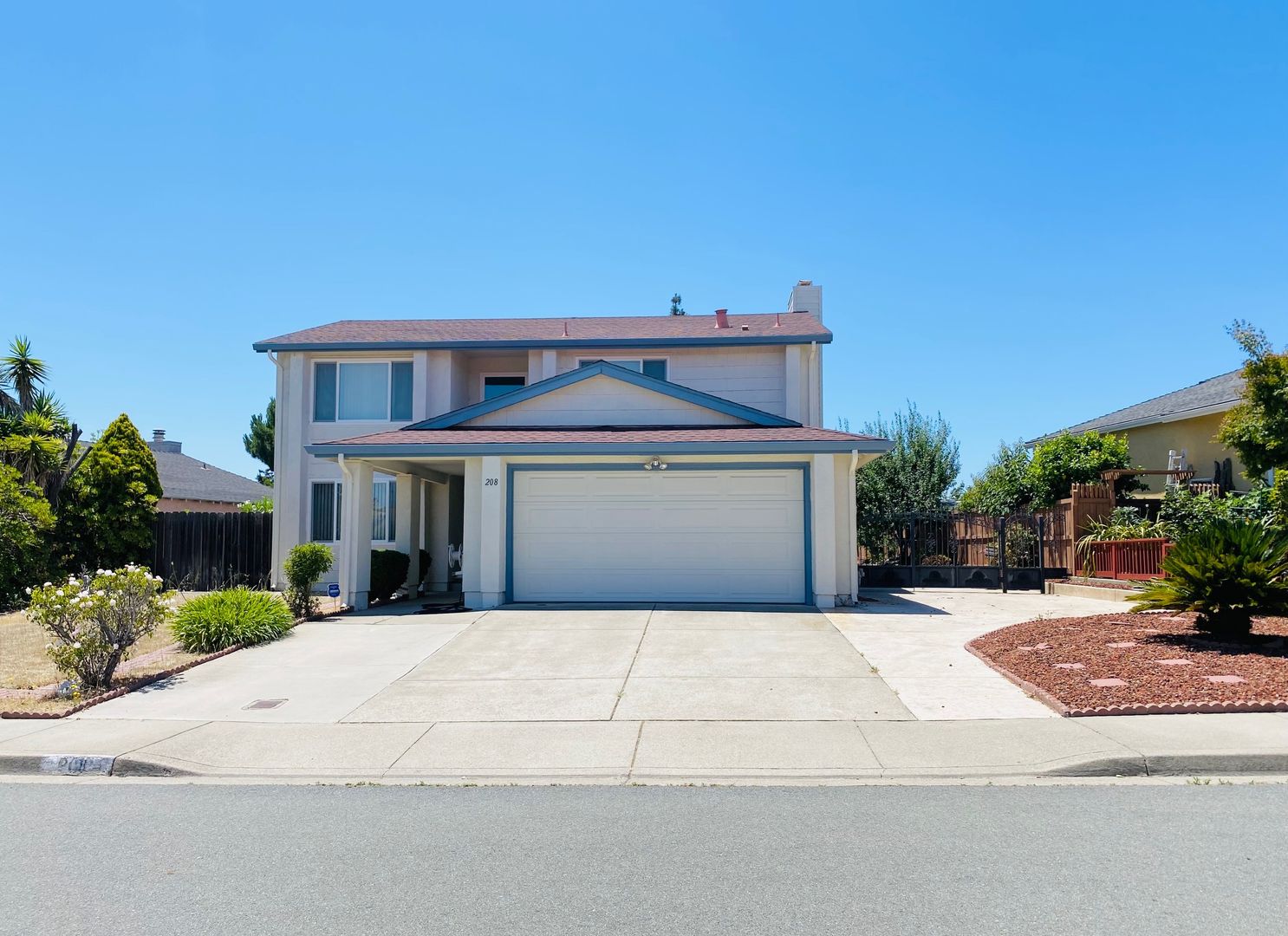 Hercules House: 208 Cardinal Way