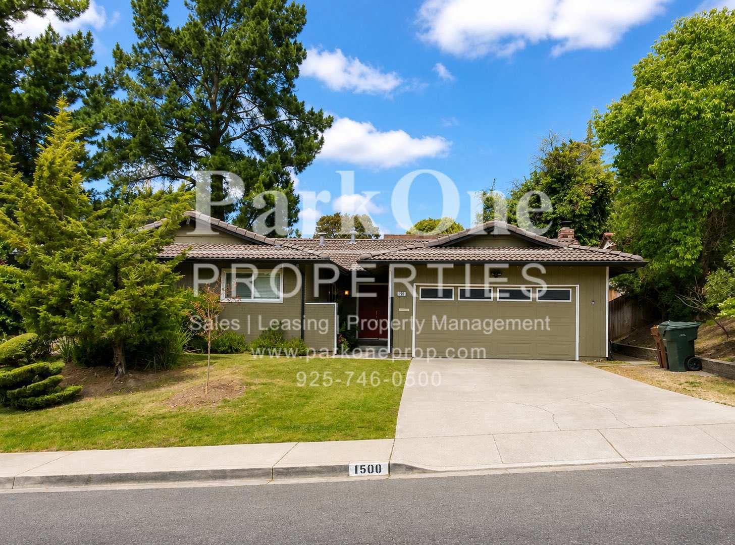 Pleasant Hill House: 1500 Fieldcrest Dr