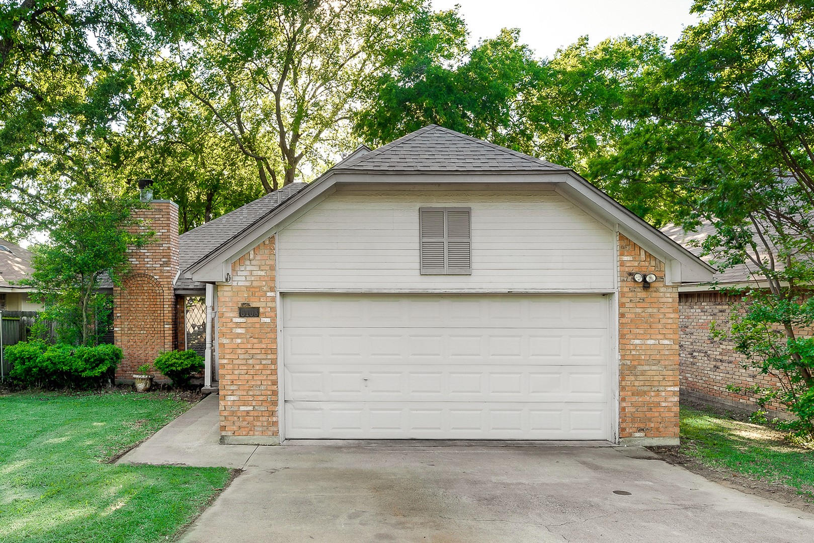 Arlington House: 6108 Paradise Dr