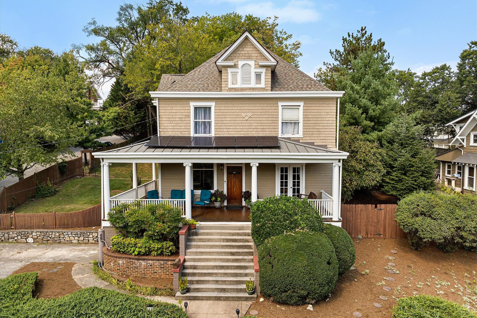 Roanoke House: 2229 Wycliffe Ave SW