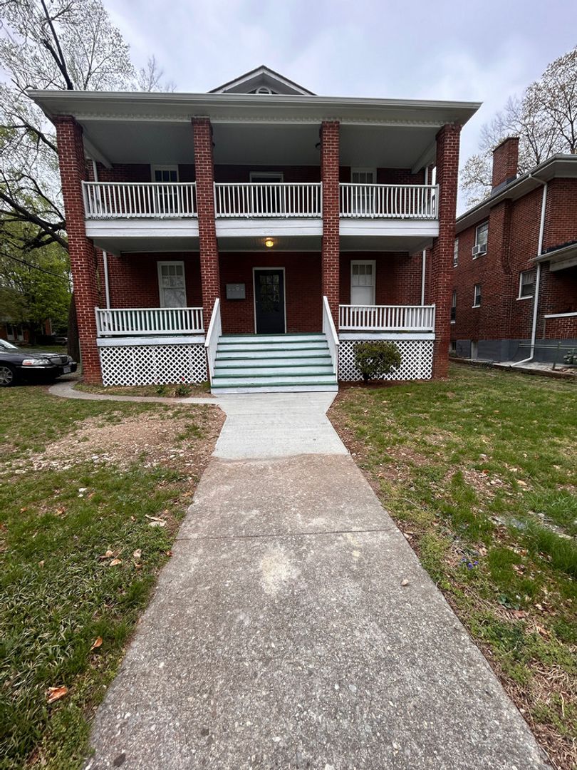 Roanoke Apartment: 2037 Laburnum Ave SW