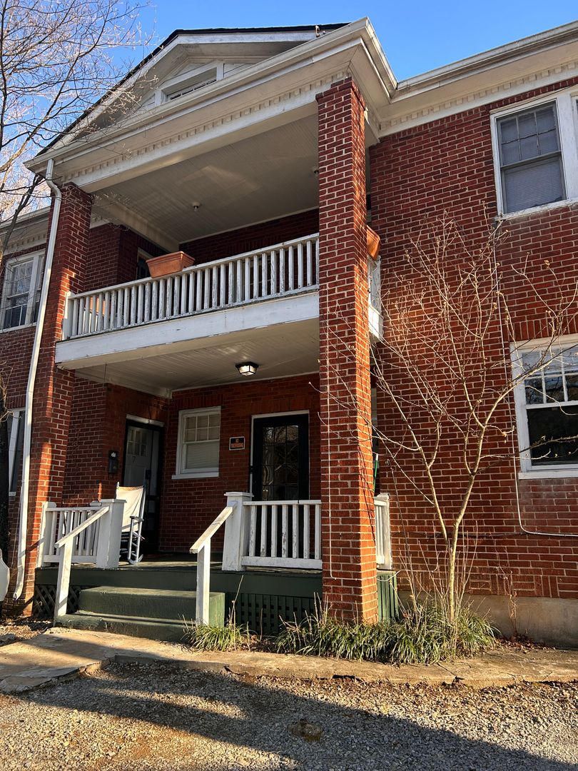 Roanoke Apartment: 2037 Laburnum Ave SW