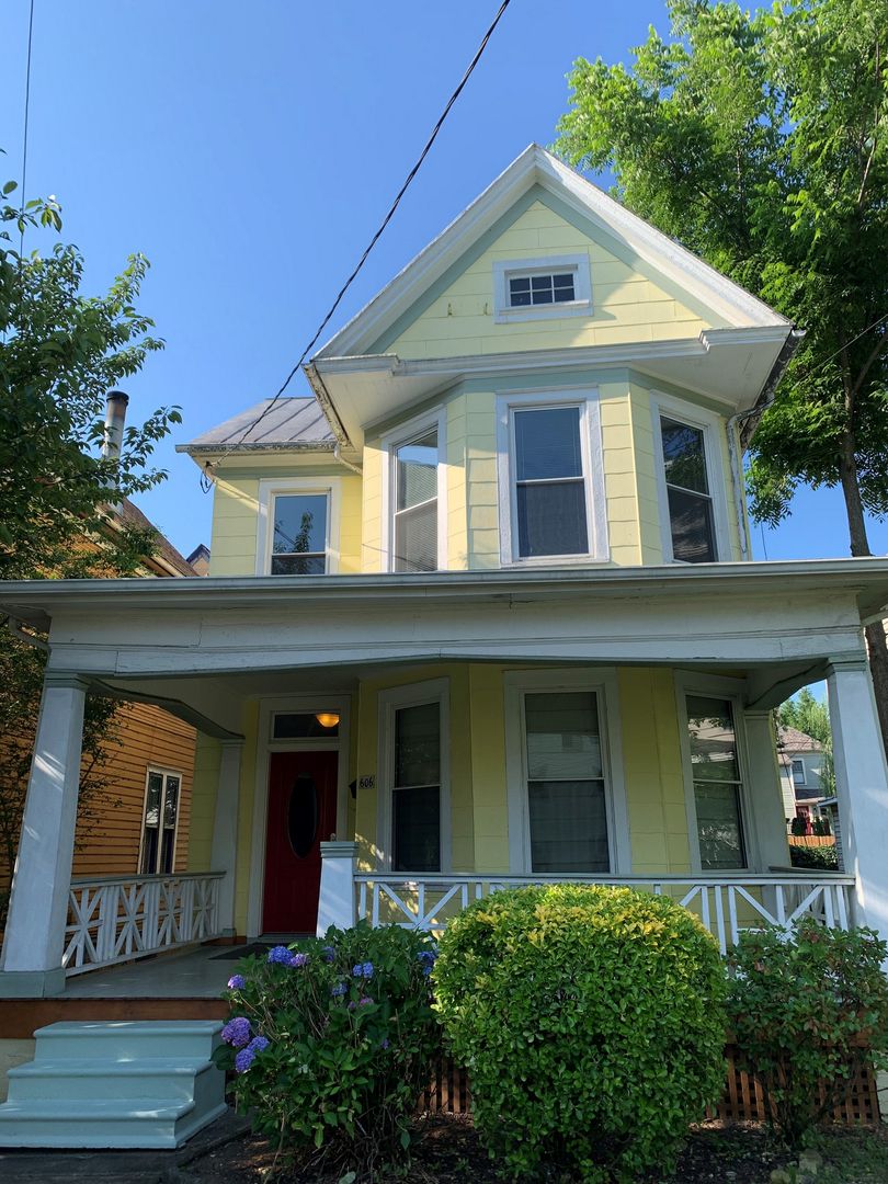Roanoke House: 606 Elm Ave SW