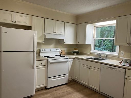 Two Bedroom One Bath Duplex Tucked Away Near Chapel Hill & Pittsboro – photo 1