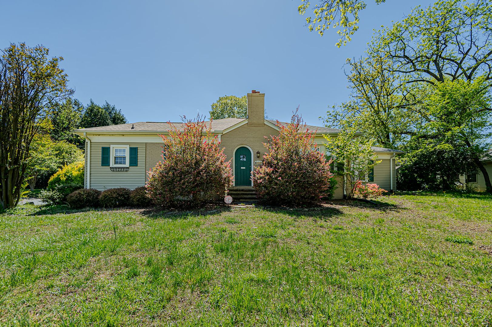 Burlington House: 404 W. Willowbrook Dr