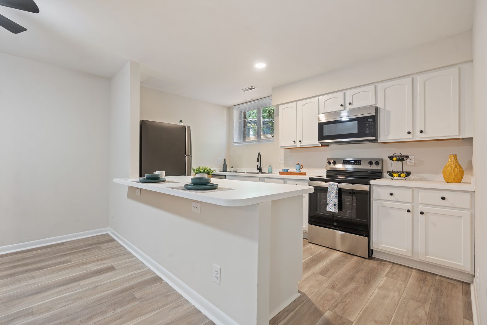 201 Howell Street 1 of 12