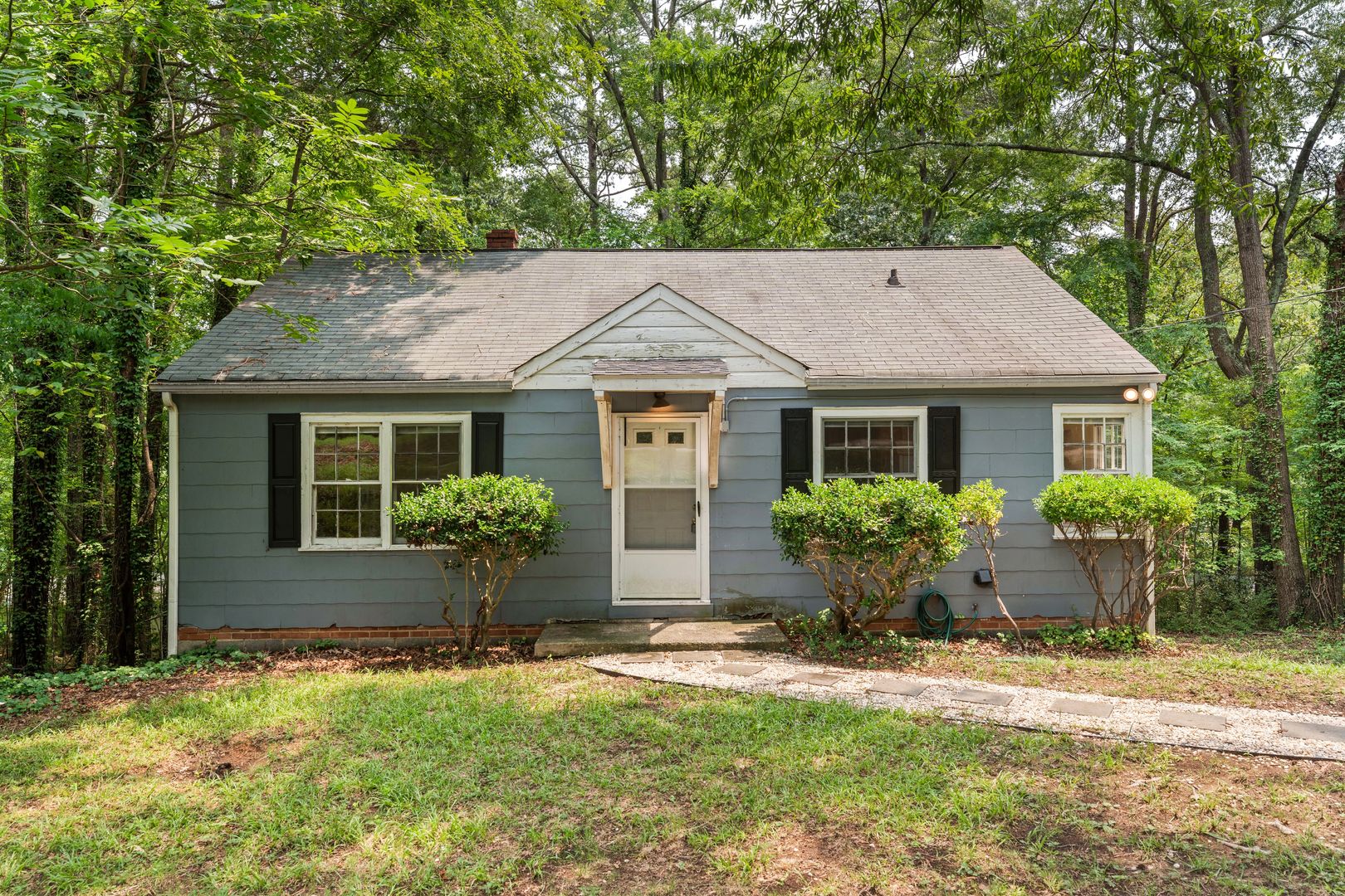 Chapel Hill House: 1208 Hillview Road