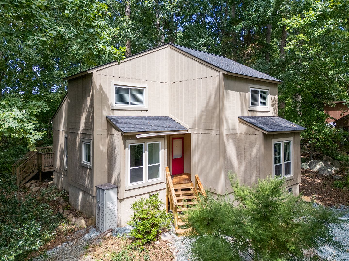 Pittsboro House: 30 Benchmark