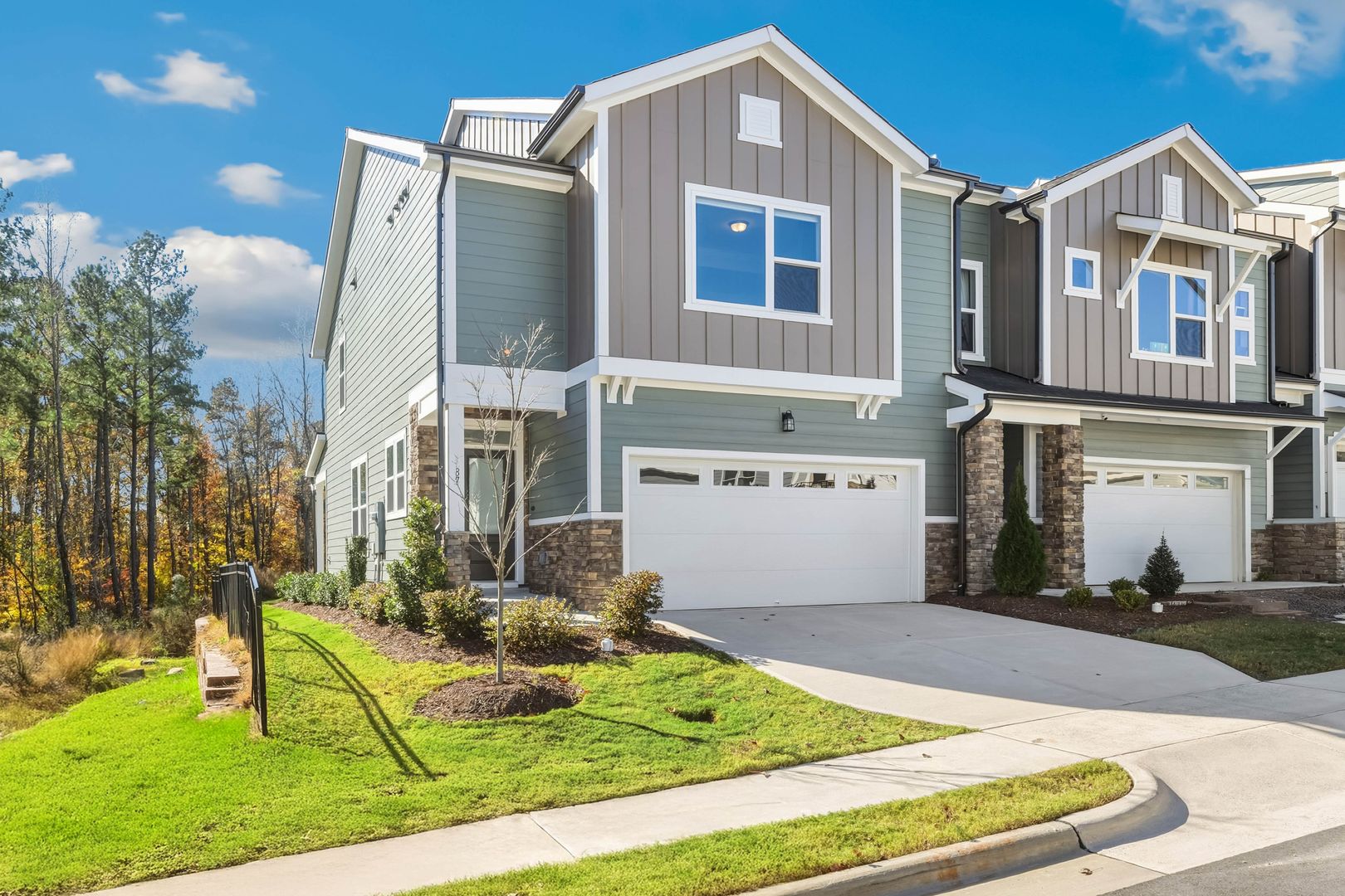 Chapel Hill House: 87 Deardom Way