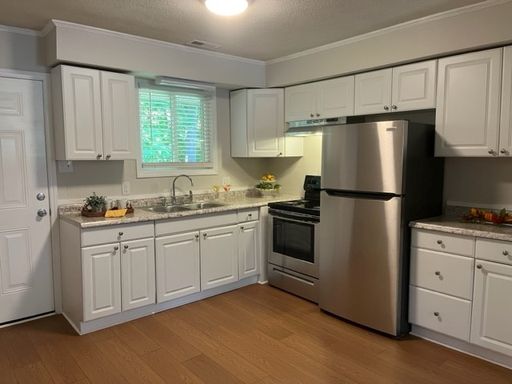 Carrboro Two Bedroom available early August