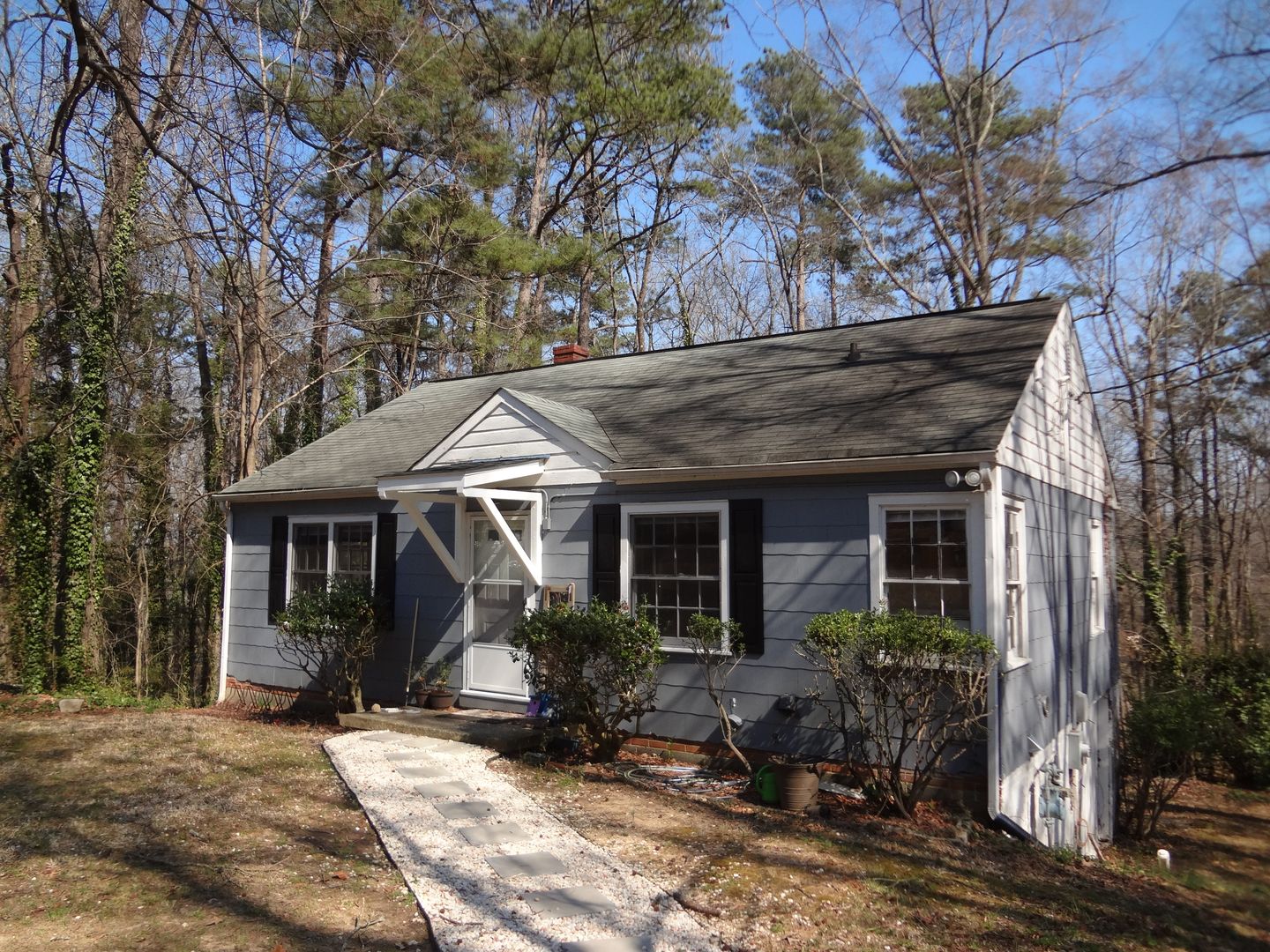 Chapel Hill House: 1208 Hillview Road