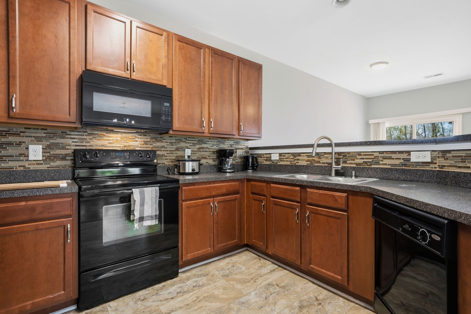 1326 Stone Manor 5 of 12