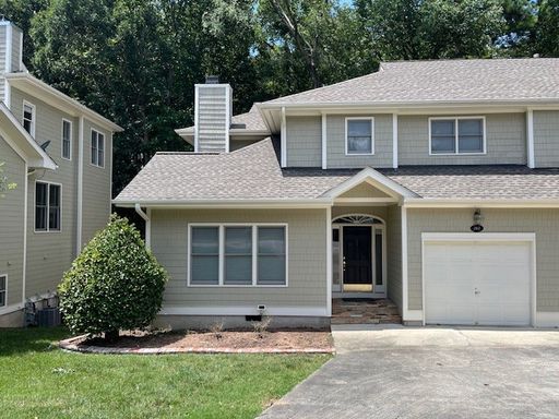 3 bedroom 3 bath Townhouse Minutes Away from UNC- Available Summer 2027 – photo 1
