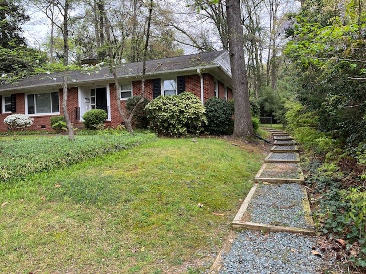 Chapel Hill Apartment: 305 Brookside Drive