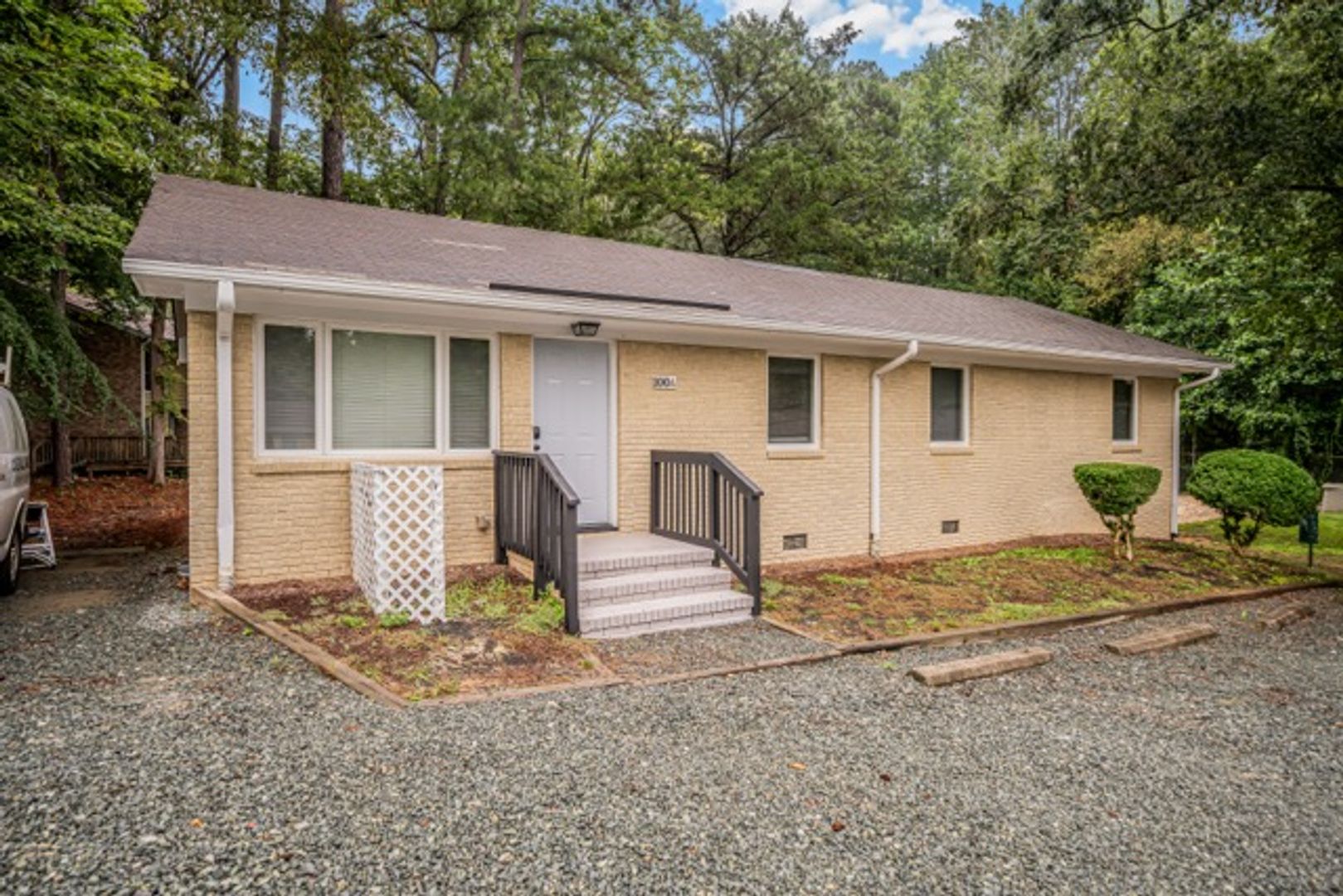 Chapel Hill Apartment: 221 Howell Street