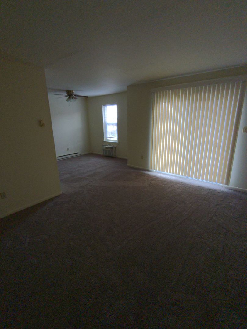 Allentown Apartment: 1975 Mack Blvd