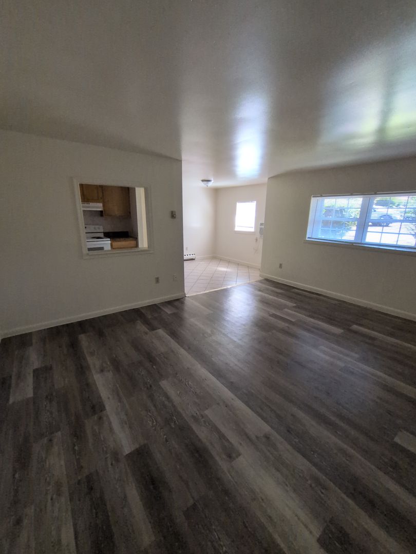 Allentown Apartment: 1975 Mack Blvd