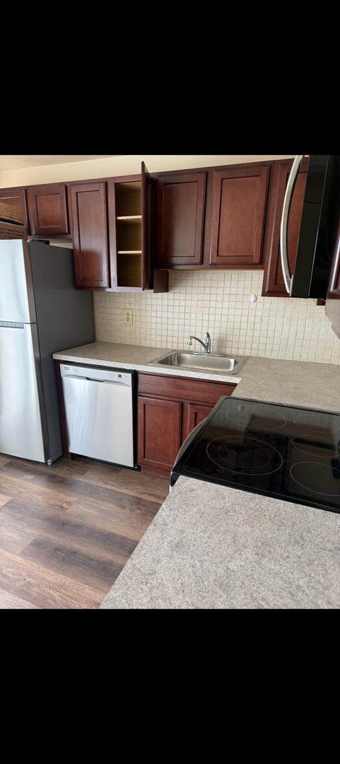 Hanover Apartment: 807 West Alvin St