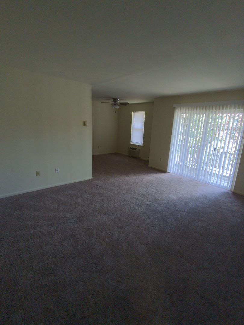 Allentown Apartment: 1975 Mack Blvd