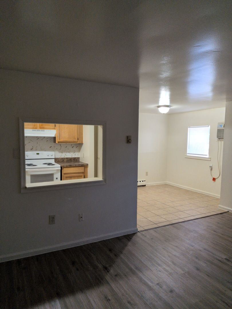 Allentown Apartment: 1975 Mack Blvd