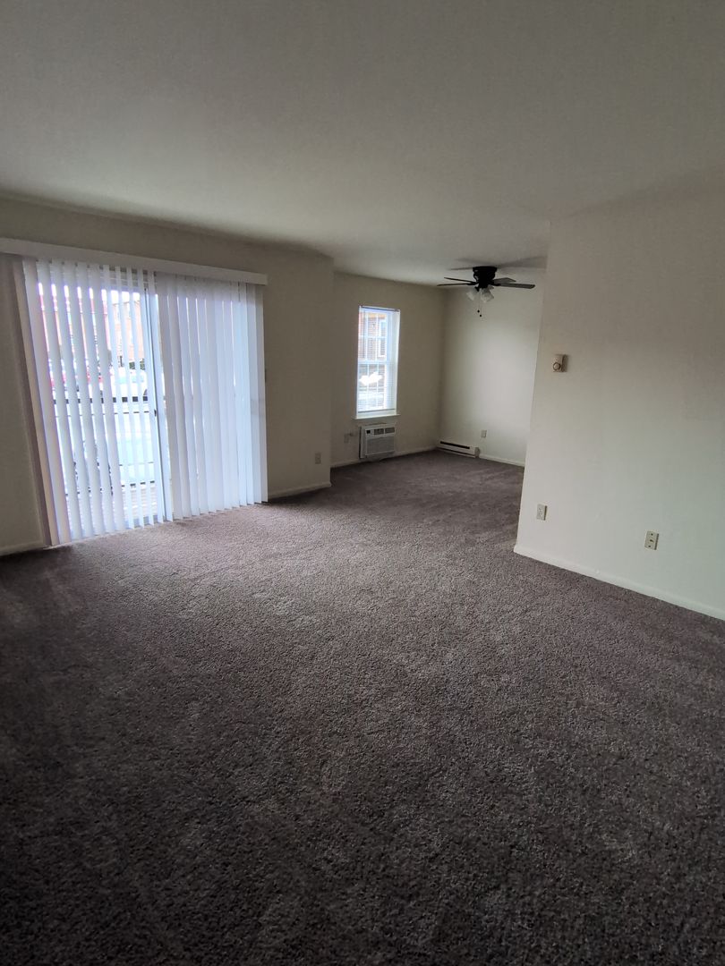 Allentown Apartment: 1975 Mack Blvd