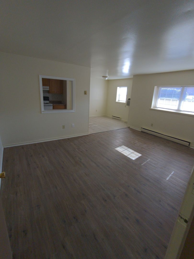 Allentown Apartment: 1975 Mack Blvd