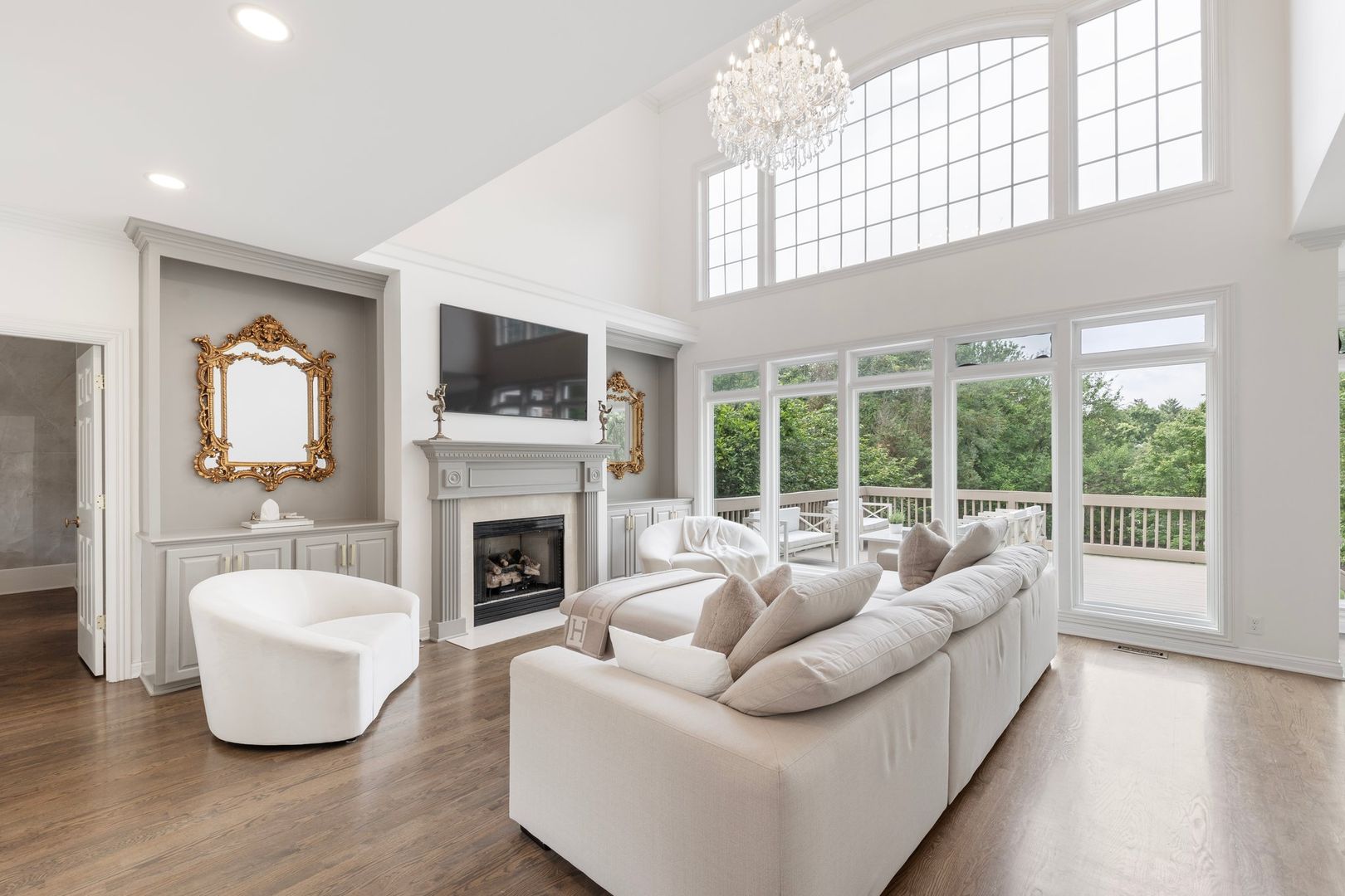 Brentwood House: 9435 Norwood Drive