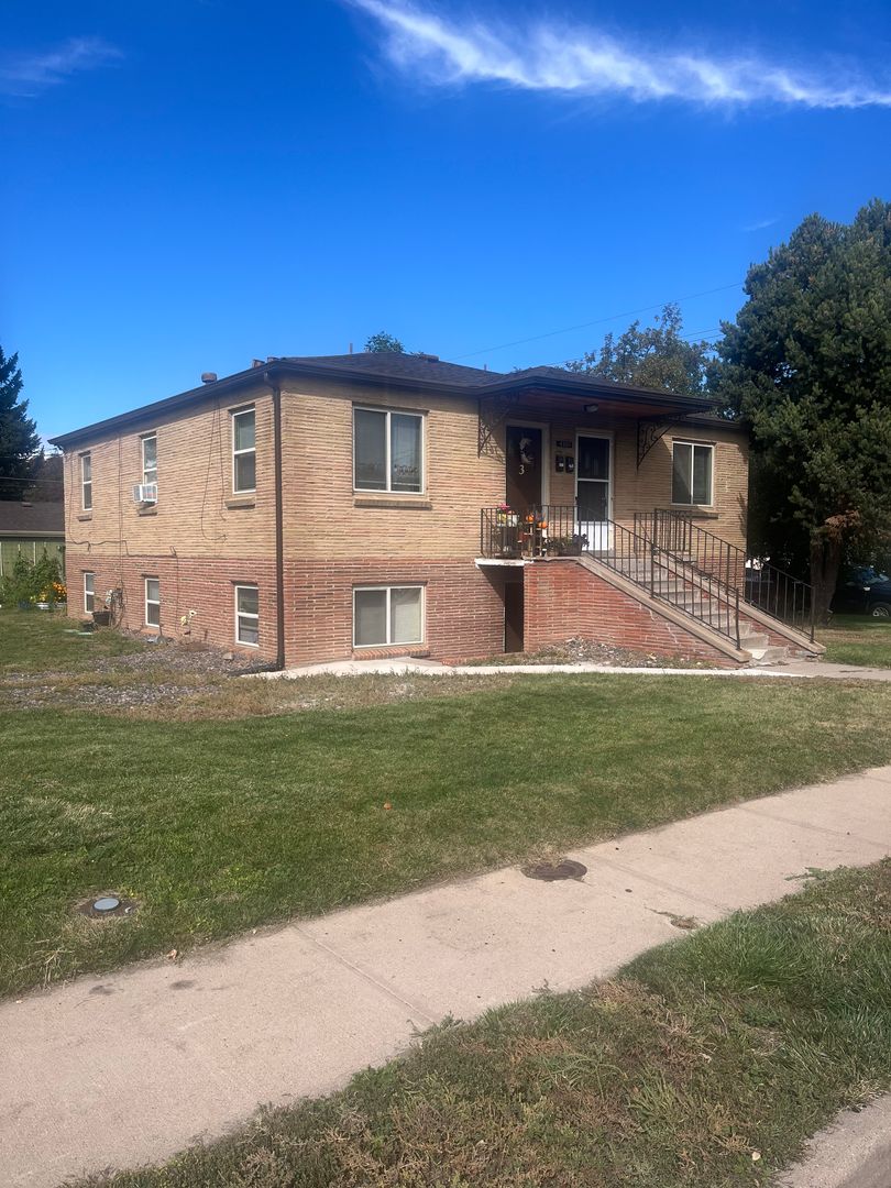 Englewood Apartment: 4301 S Delaware St