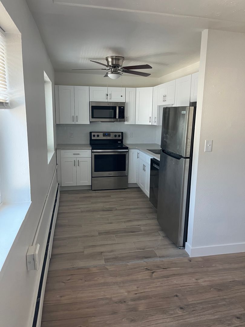 Englewood Apartment: 3650 S Lincoln