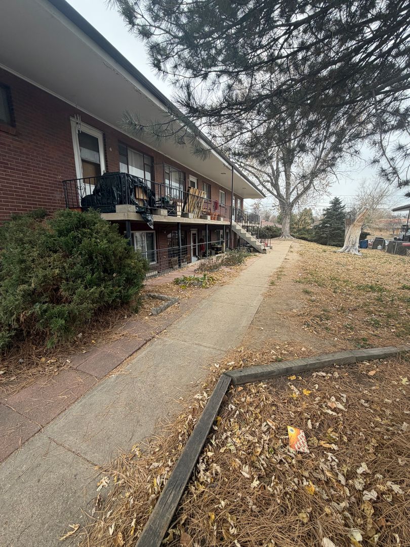 Littleton Apartment: 92 W Ida Ave Littleton, CO  80120 United States