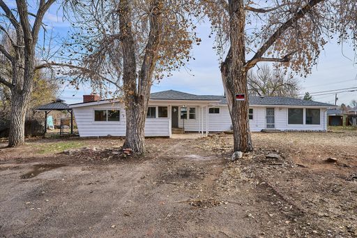 House in Aurora – photo 1