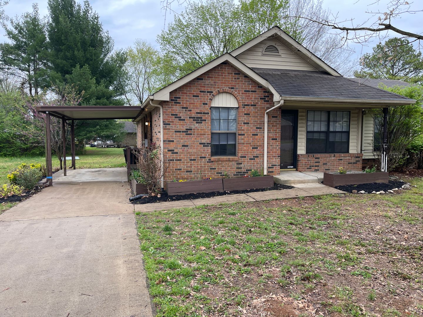 Murfreesboro House: 2578 Oak Hill Dr