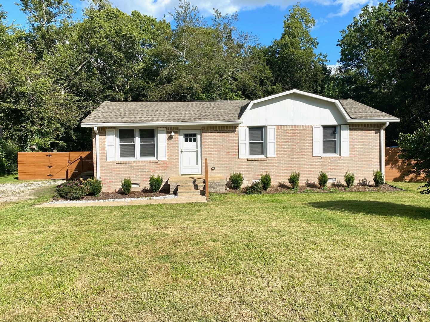 Spring Hill House: 812 Hughes Street