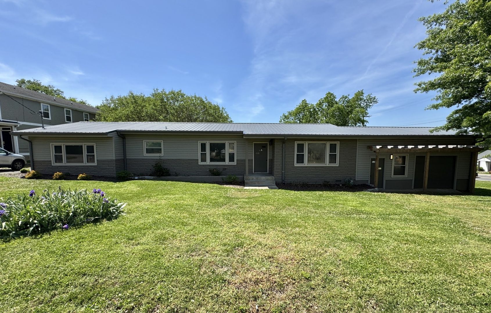 Nashville House: 571 Stevenson St