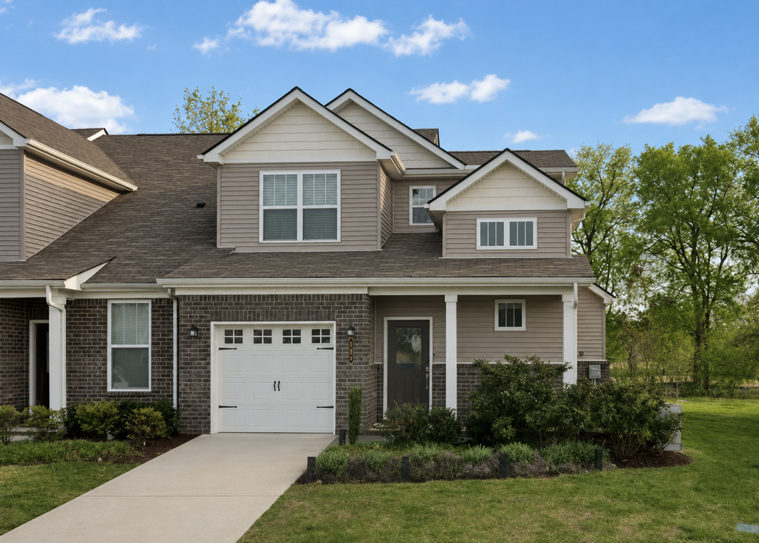 Spring Hill House: 645 Birdie Drive